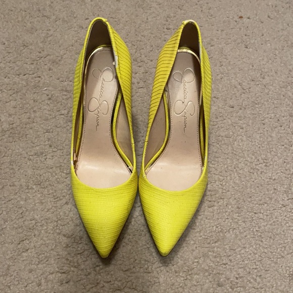 Bright yellow heels - Picture 3 of 4